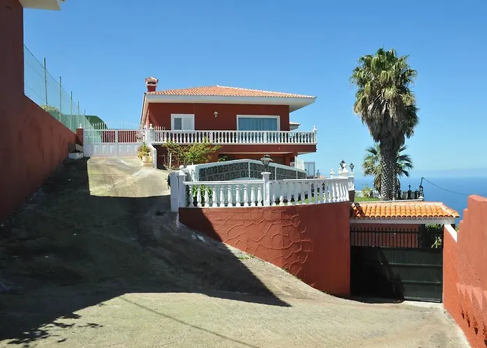 Paseo Mirabal * Икод-де-лос-Винос