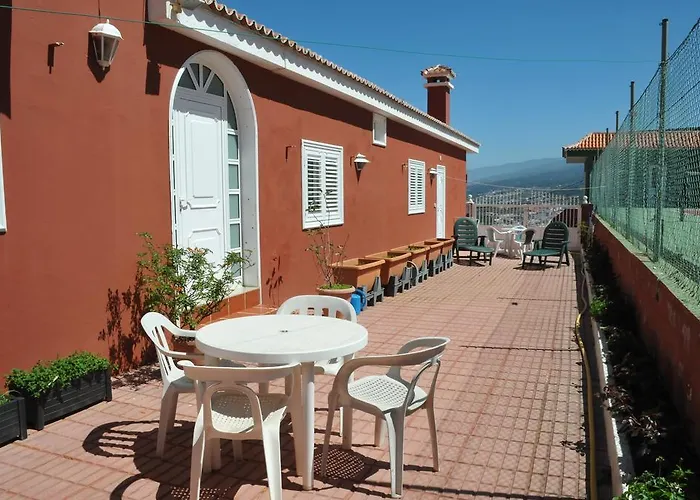 Paseo Mirabal * Икод-де-лос-Винос