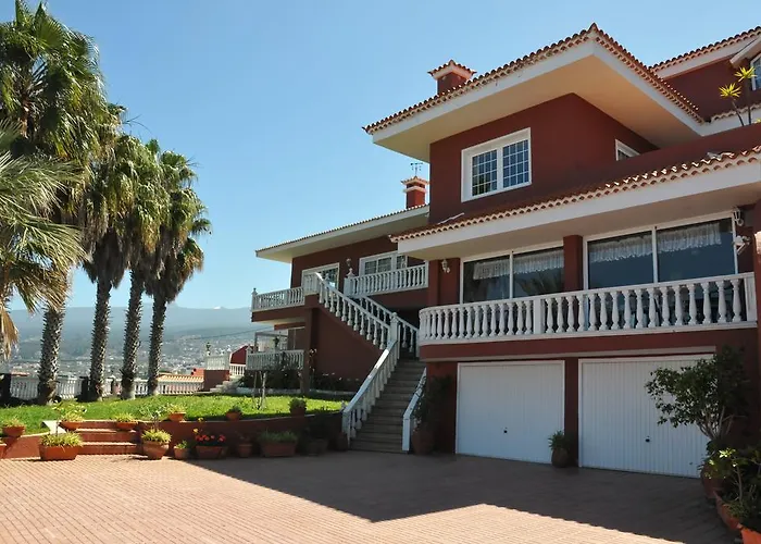 Paseo Mirabal * イコー・デ・ロス・ビノス